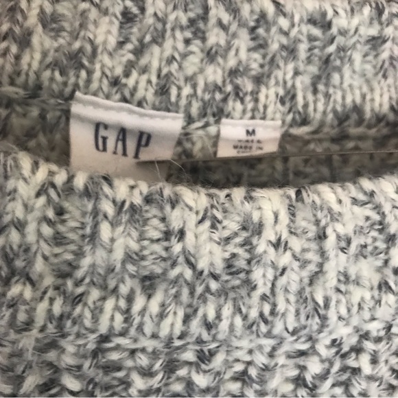 GAP Gray Knit Sweater, Size Medium - Picture 11 of 12
